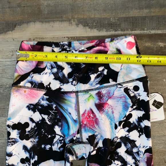 NWT Alive Magnetics Active Capri - Picture 9 of 10